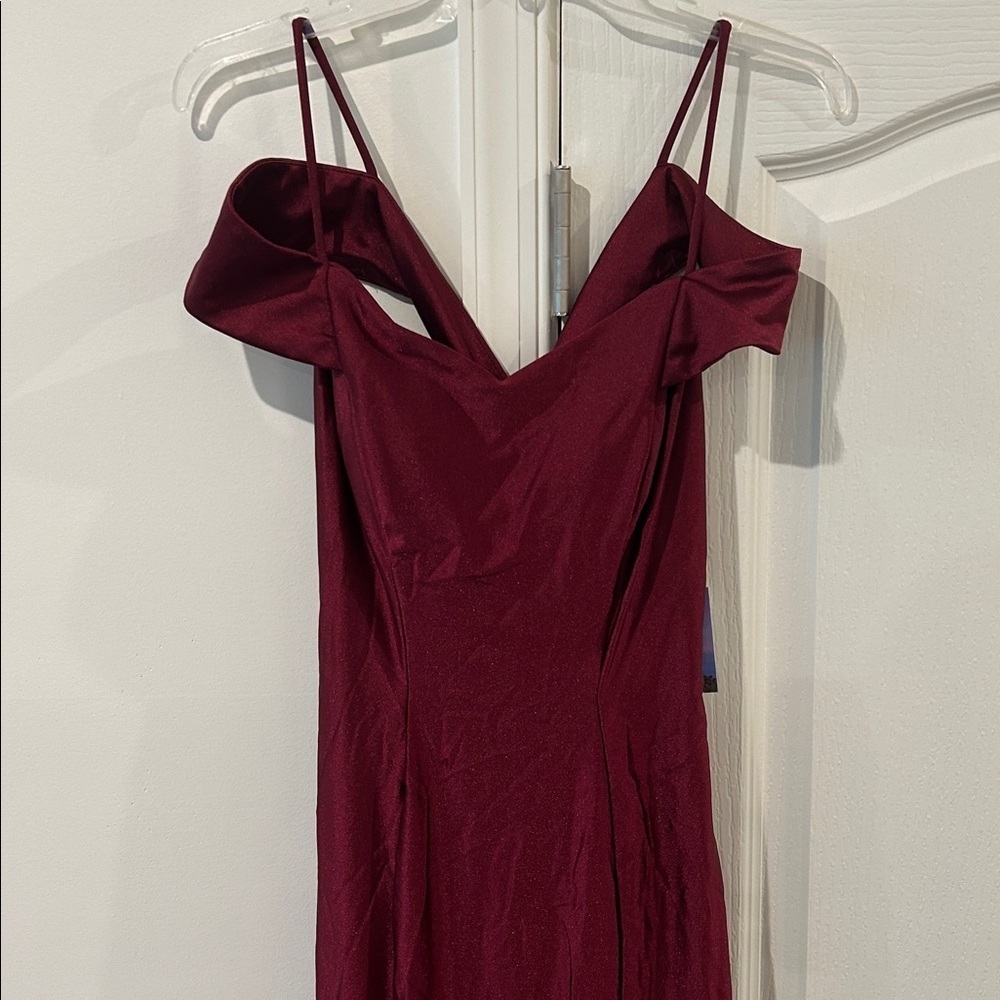 Chic Wine Maxi Dress Morgan & Co - Picture 2 of 6